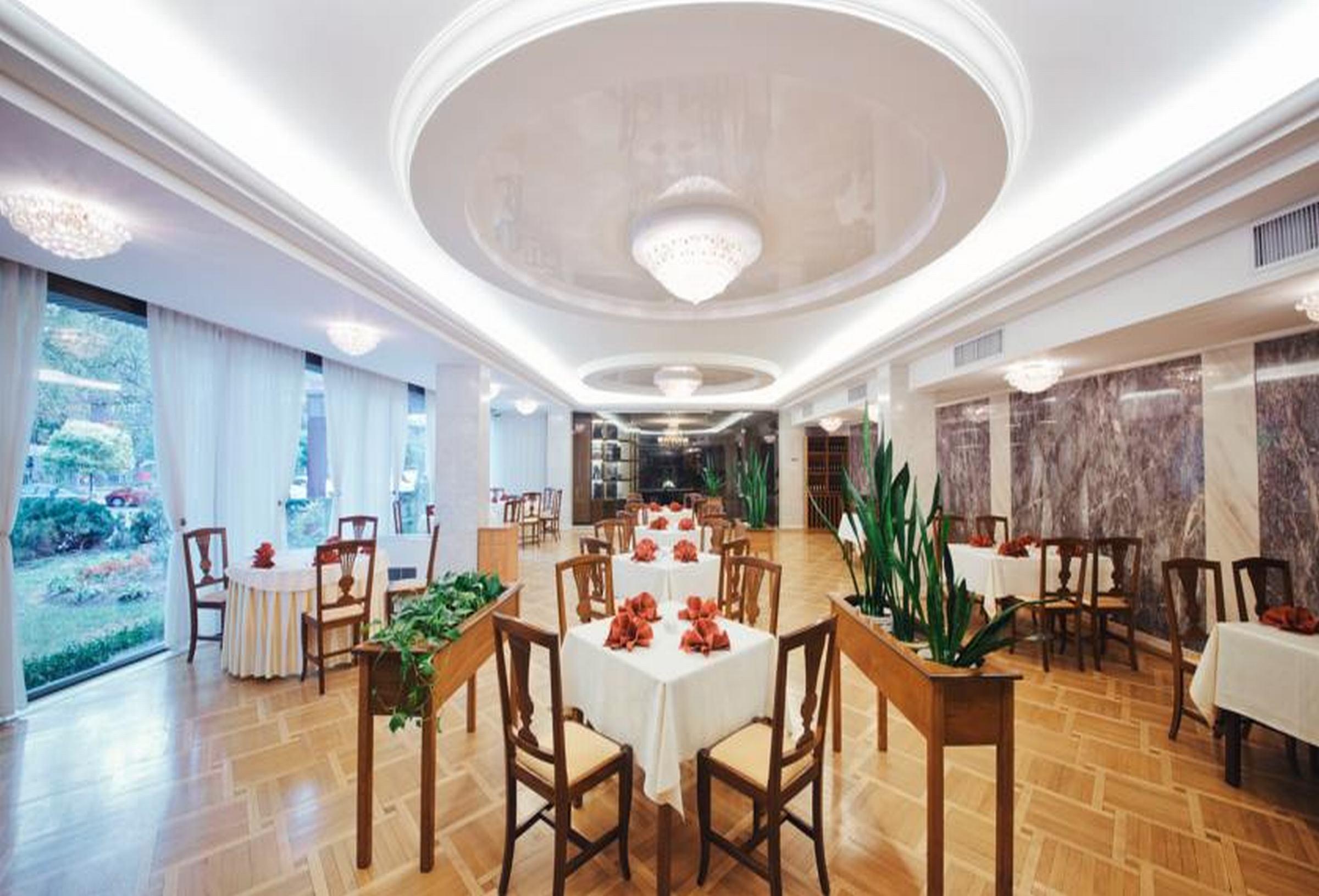 Jolly Alon Hotel Chisinau Ngoại thất bức ảnh