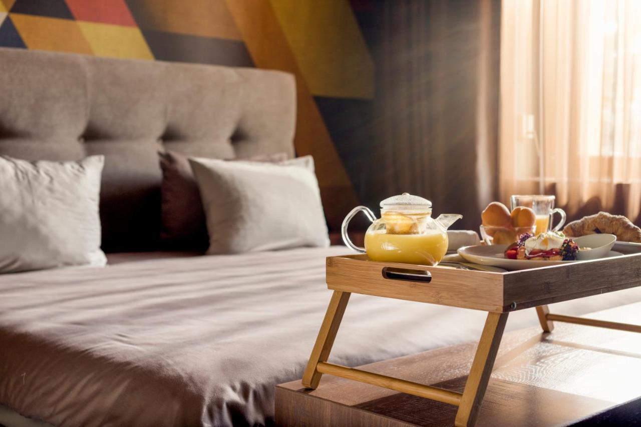 Jolly Alon Hotel Chisinau Ngoại thất bức ảnh